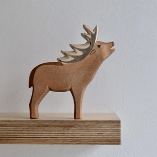 Red deer stag - trefigur