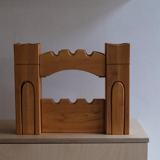 Gateway-set with two towers and wharf