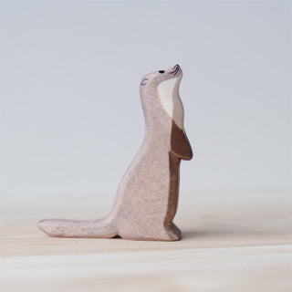 Sea otter standing - trefigur