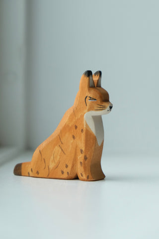 Lynx sitting - trefigur