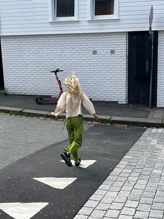 Esther bluse i bomull – justerbar snor