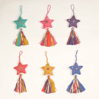 Stjerne med dusker - håndlaget av gjenbrukt tekstil