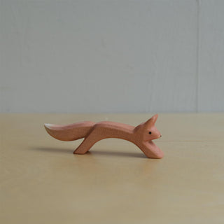 Squirrel jumping - trefigur