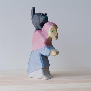 Witch with cat - trefigur
