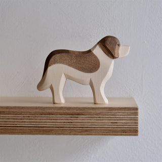 St. Bernhard dog - trefigur
