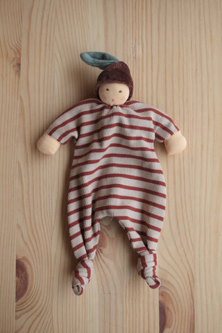 Sovedukke - kastanjebaby - lys beige - 25cm