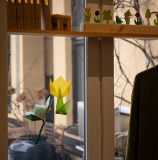 Slik kan du lage blomsterdekor til vinduet! – steg for steg