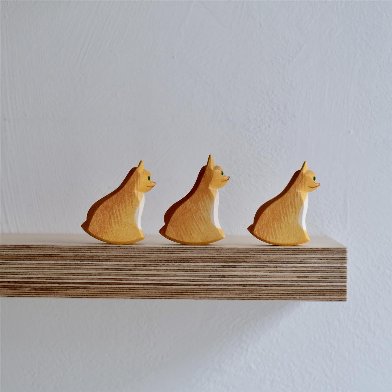 Cat sitting - trefigur