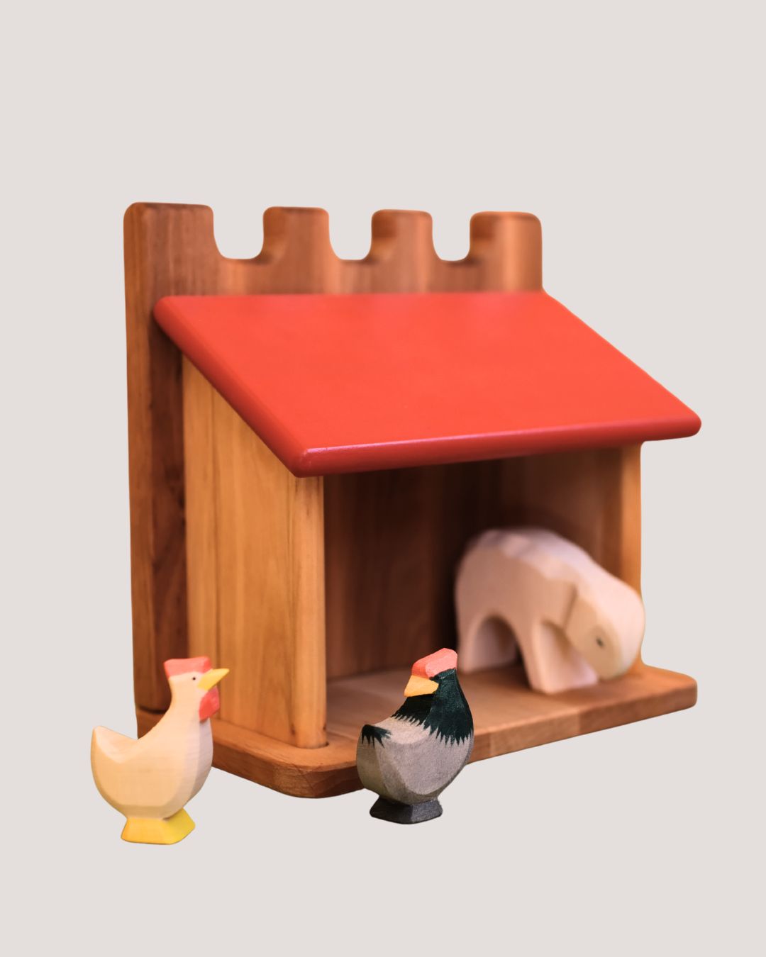 Liten stall med rødt tak