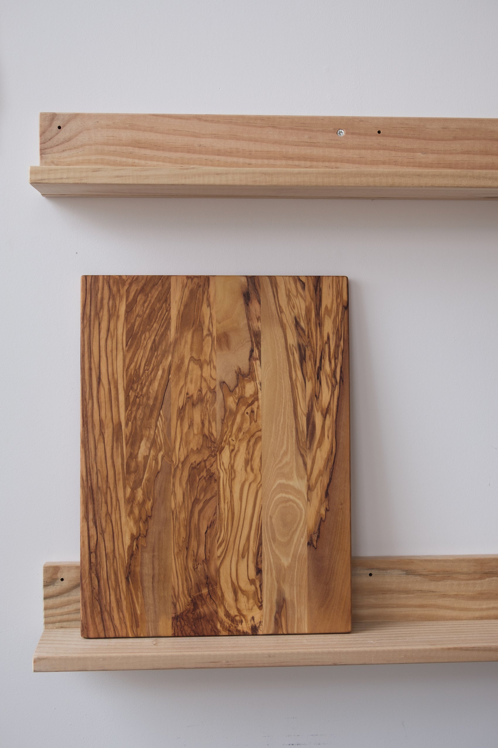 Skjærebrett i oliventre (40x30x1,5cm)