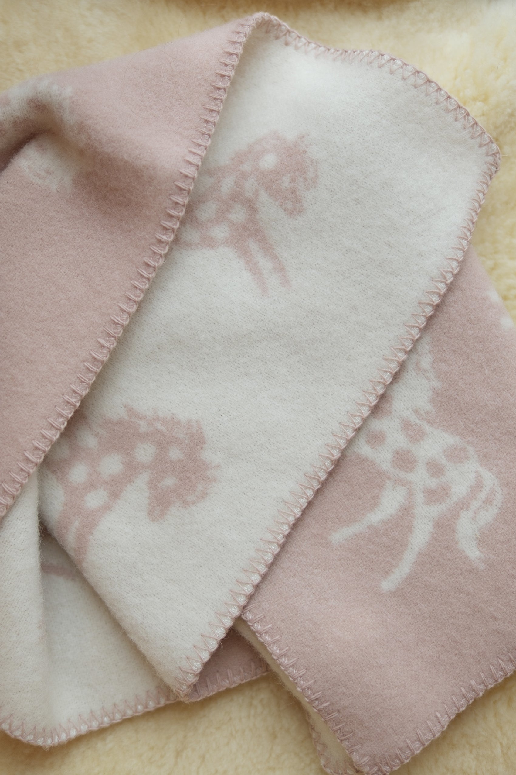 Ponny - 65x90cm - støvrosa, ull