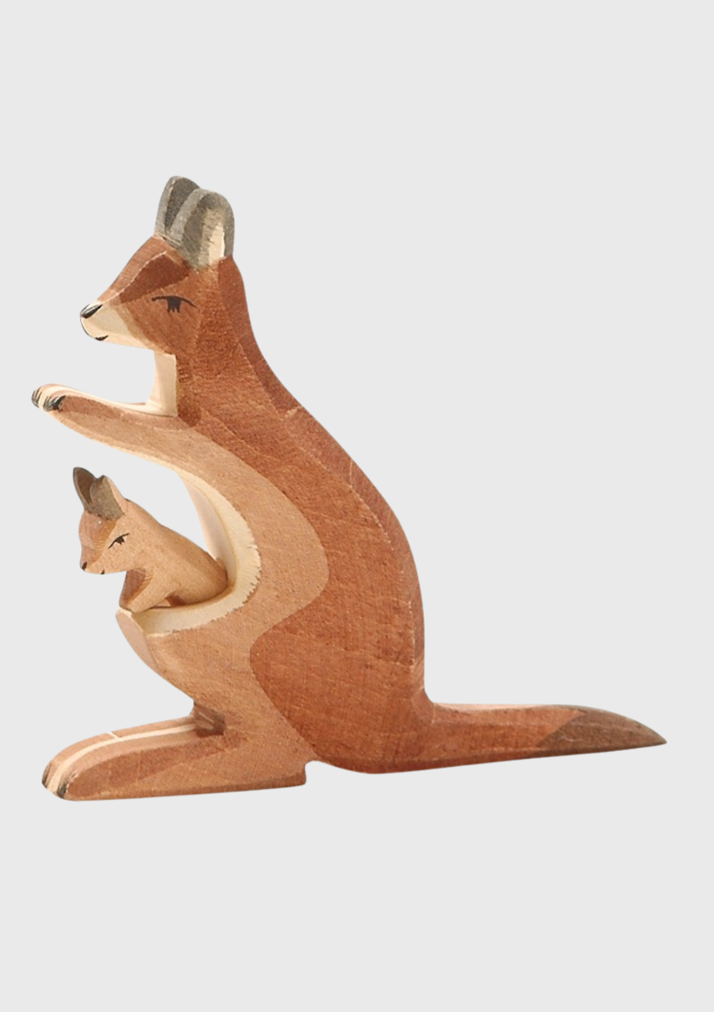 Brun kengeru i tre med barn. 