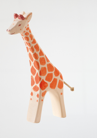 Giraffe running - trefigur