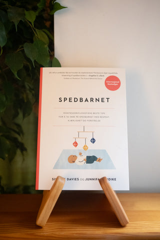 Spedbarnet - Simone Davis & Junnifa Uzodike