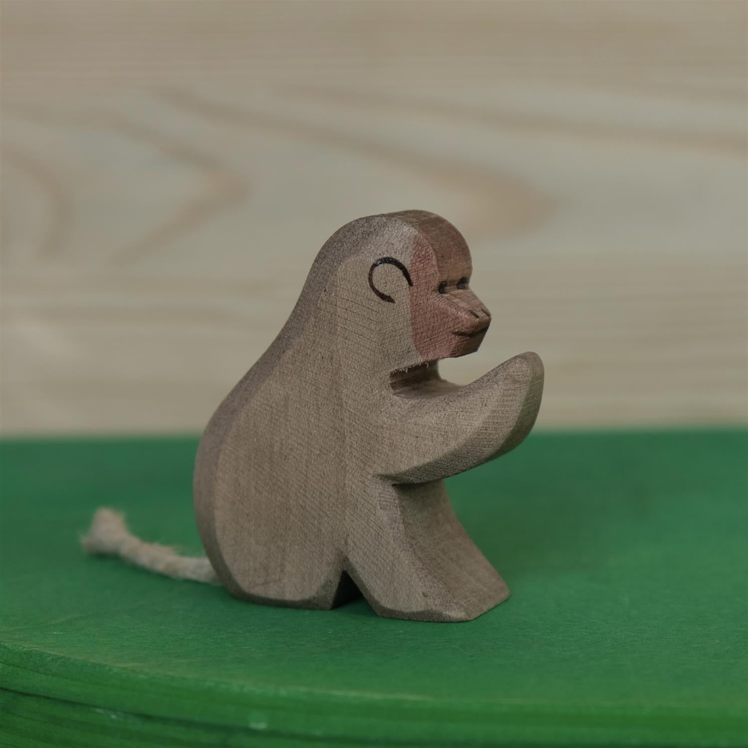 Baboon sitting - trefigur