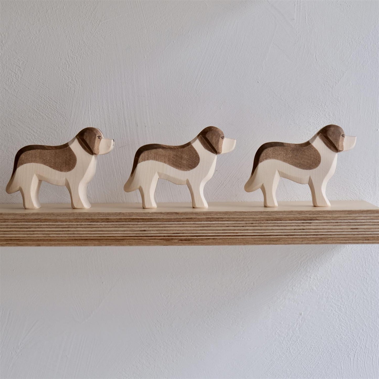 St. Bernhard dog - trefigur