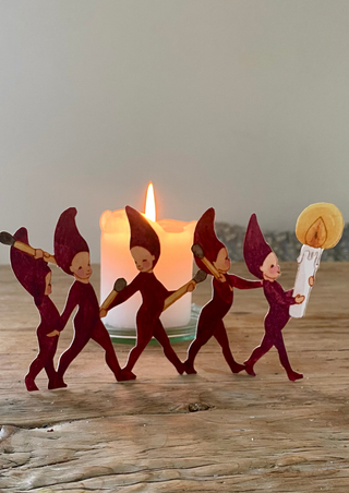 Five little elves in a row!  - papirkunst