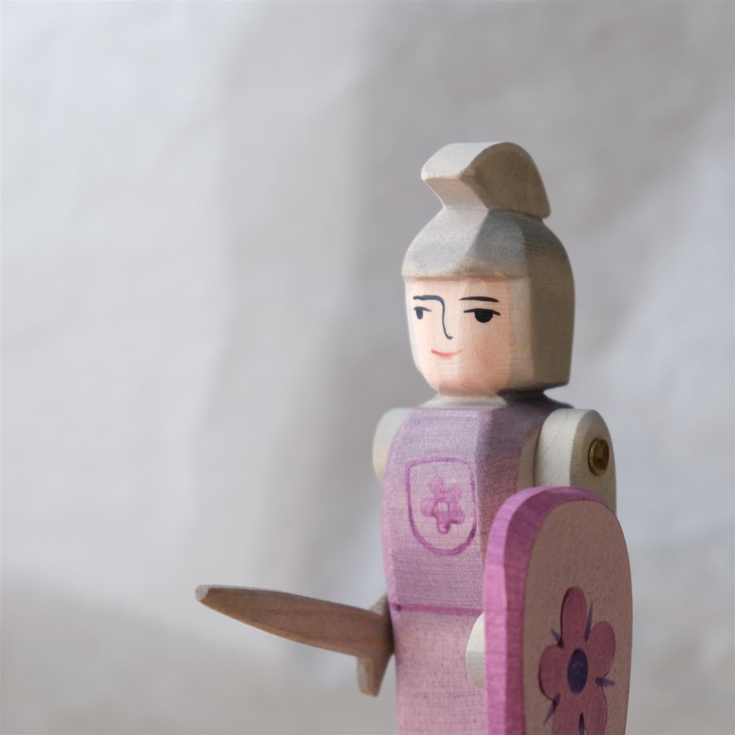 Knight standing red - trefigur