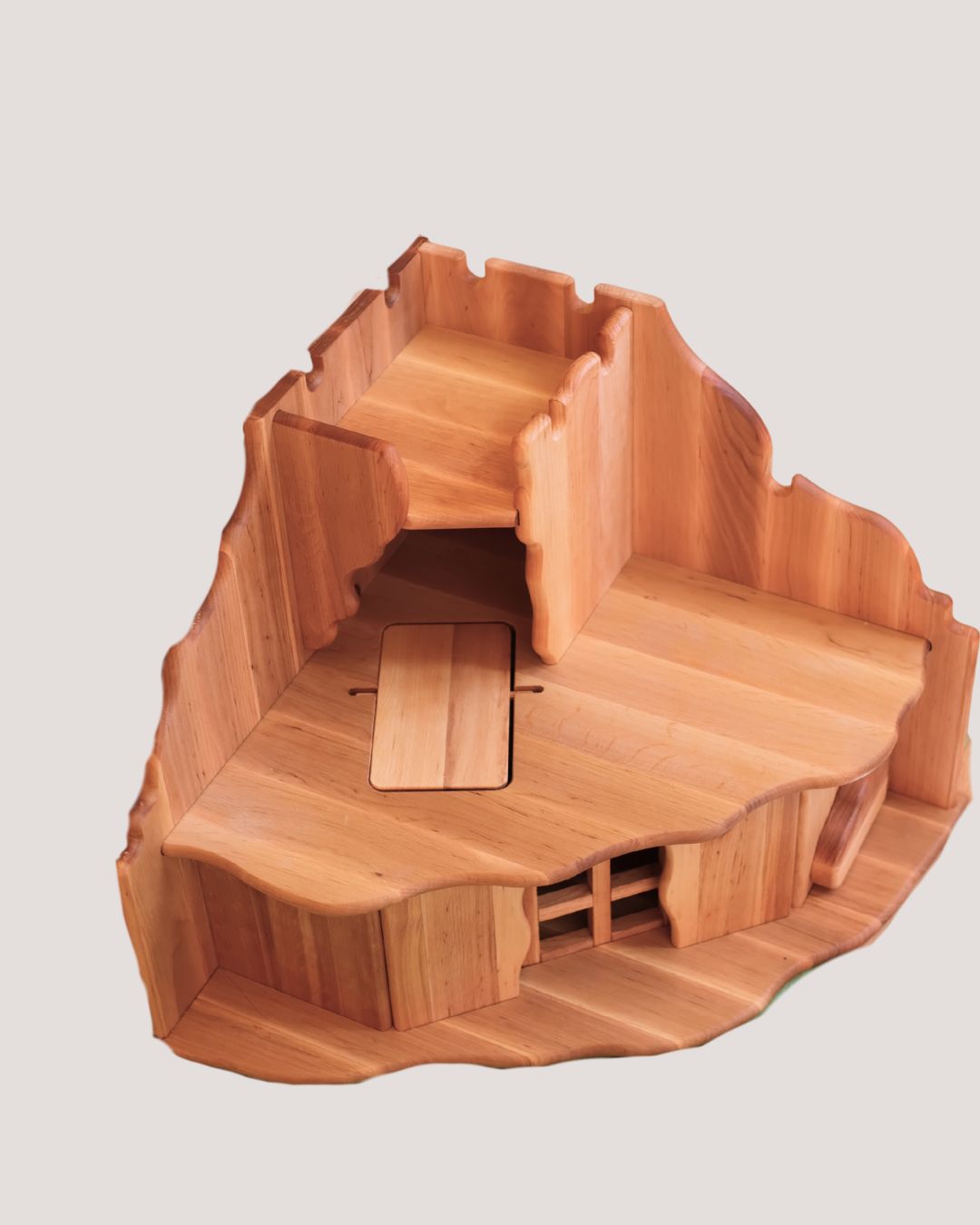 Piratøy i tre – med skjulte feller for ekte pirater