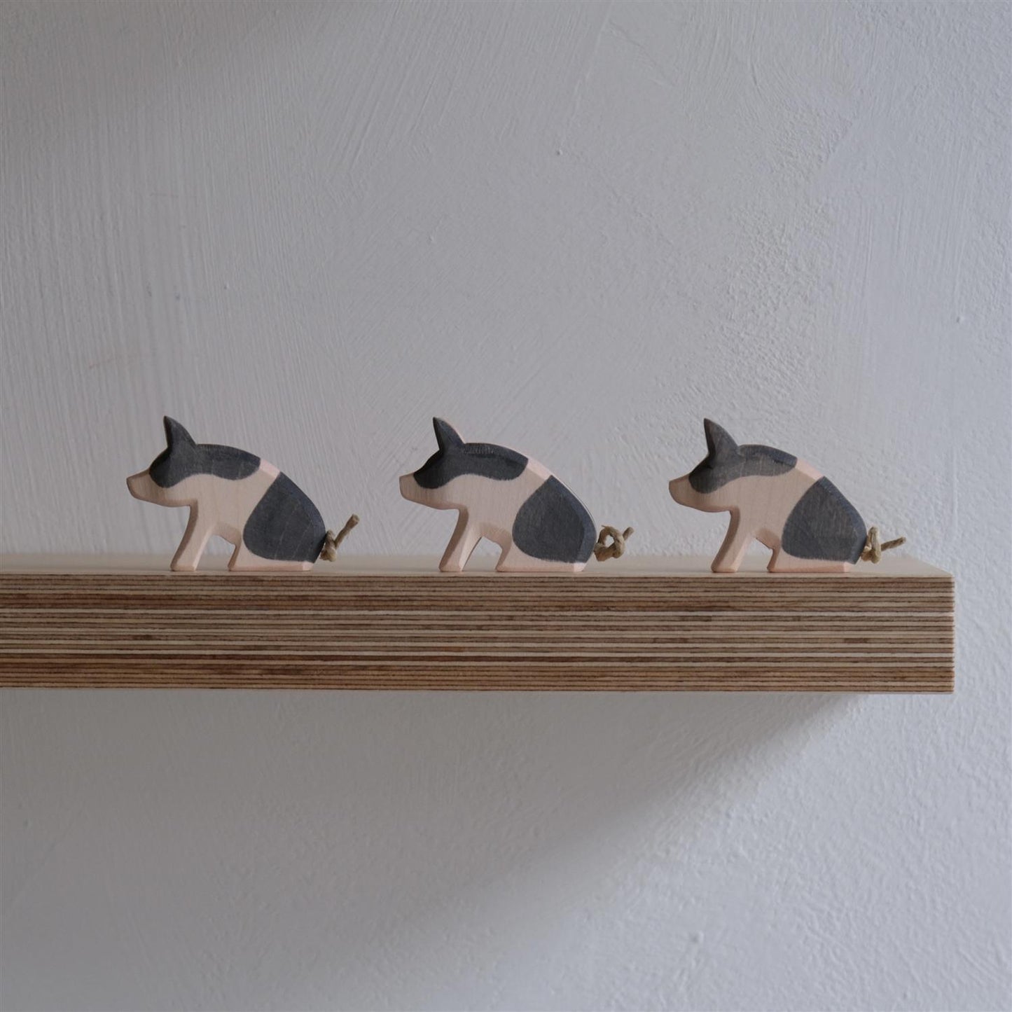 Piglet spotted sitting - trefigur