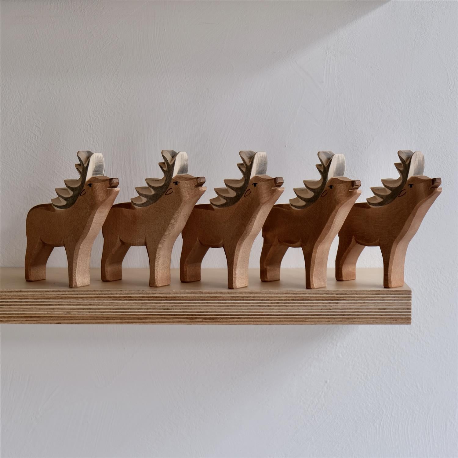 Red deer stag - trefigur