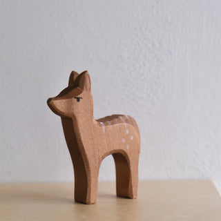 Fawn standing - trefigur