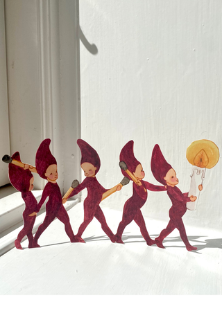 Five little elves in a row!  - papirkunst