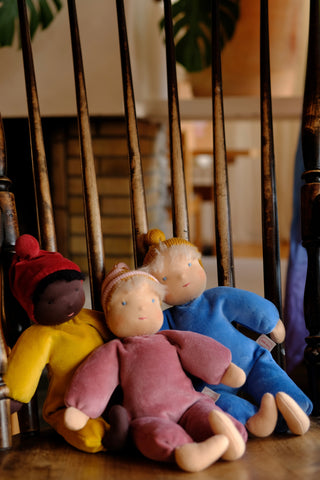 Nana - Saffron kosedukke - 35 cm