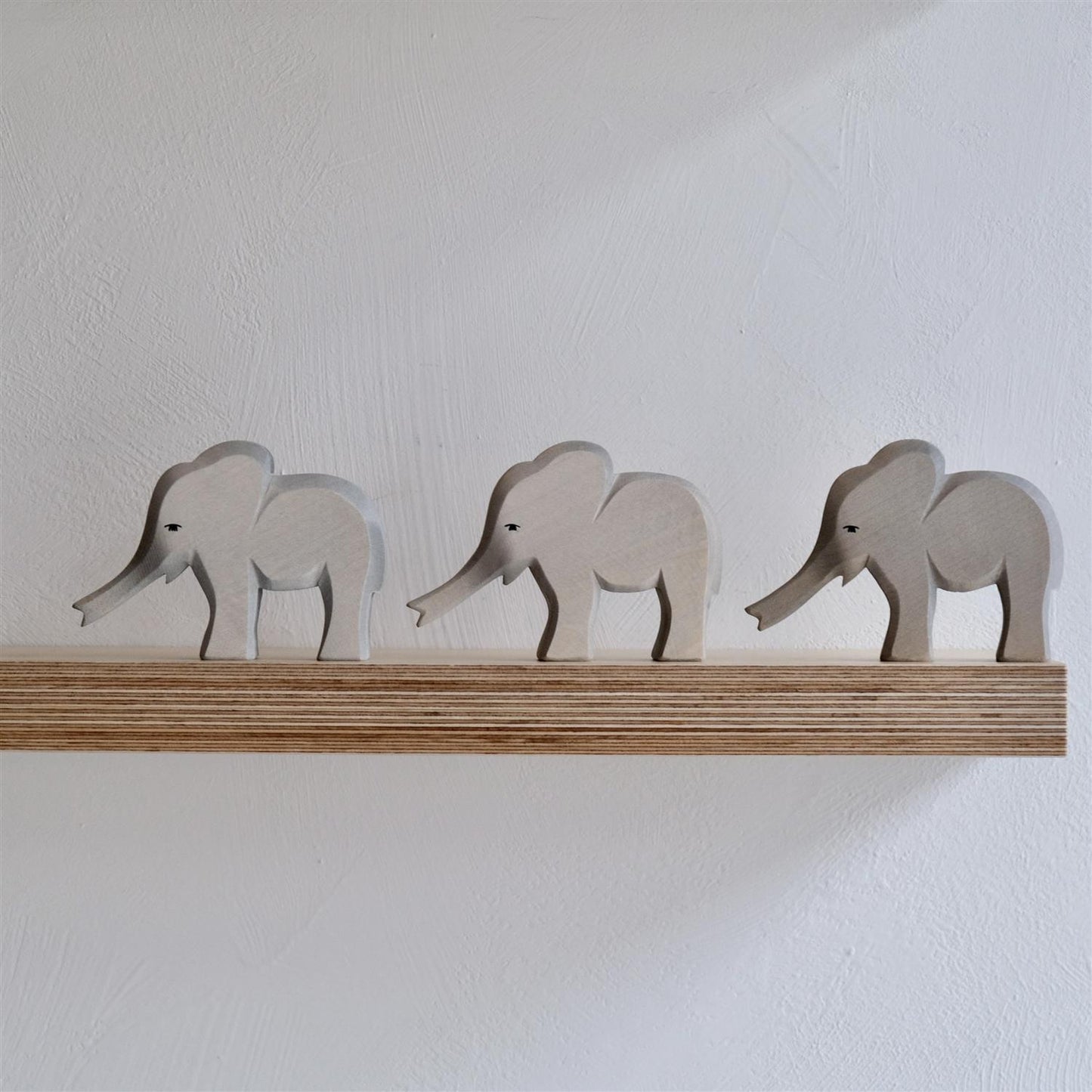 Elephant small trunk out - trefigur