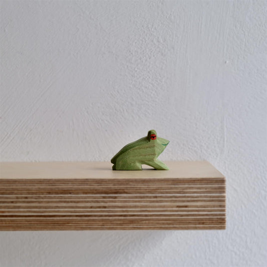 Frog sitting - trefigur