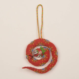 Zihan slange - håndlaget pynt av gjenbrukt tekstil