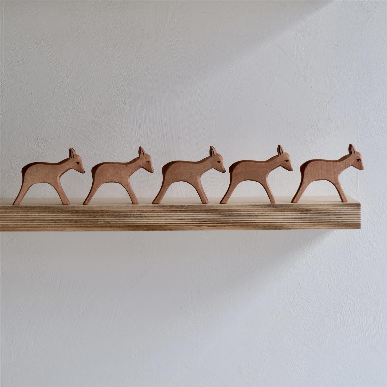 Deer standing - trefigur