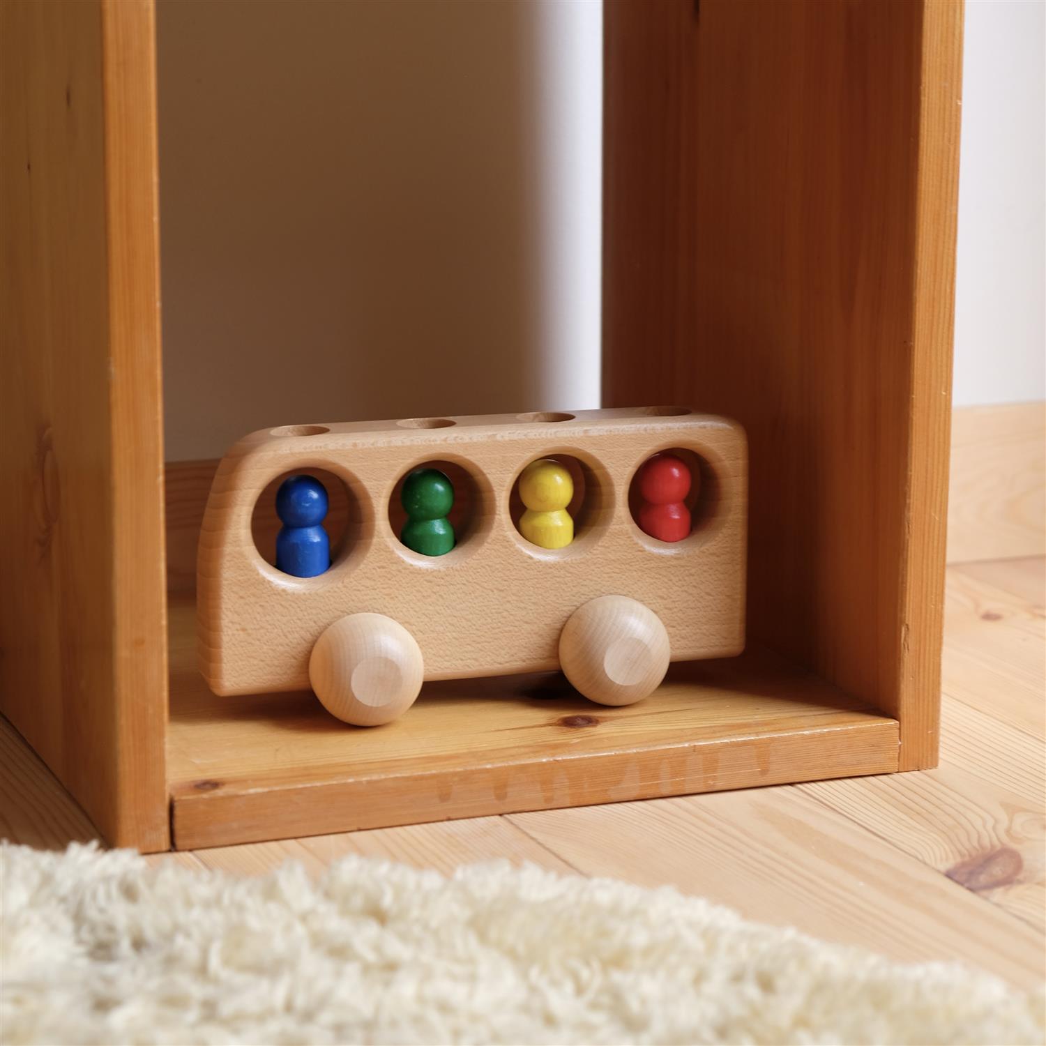 Bus natural with 4 people