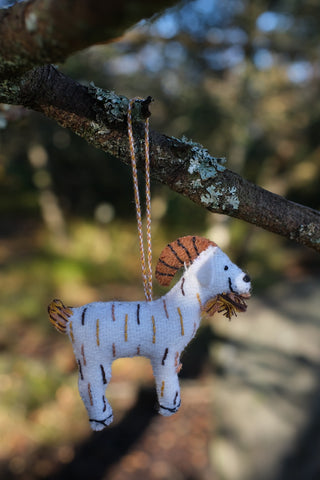 Dyrepynt i filt - håndlaget av gjenbrukt tekstil