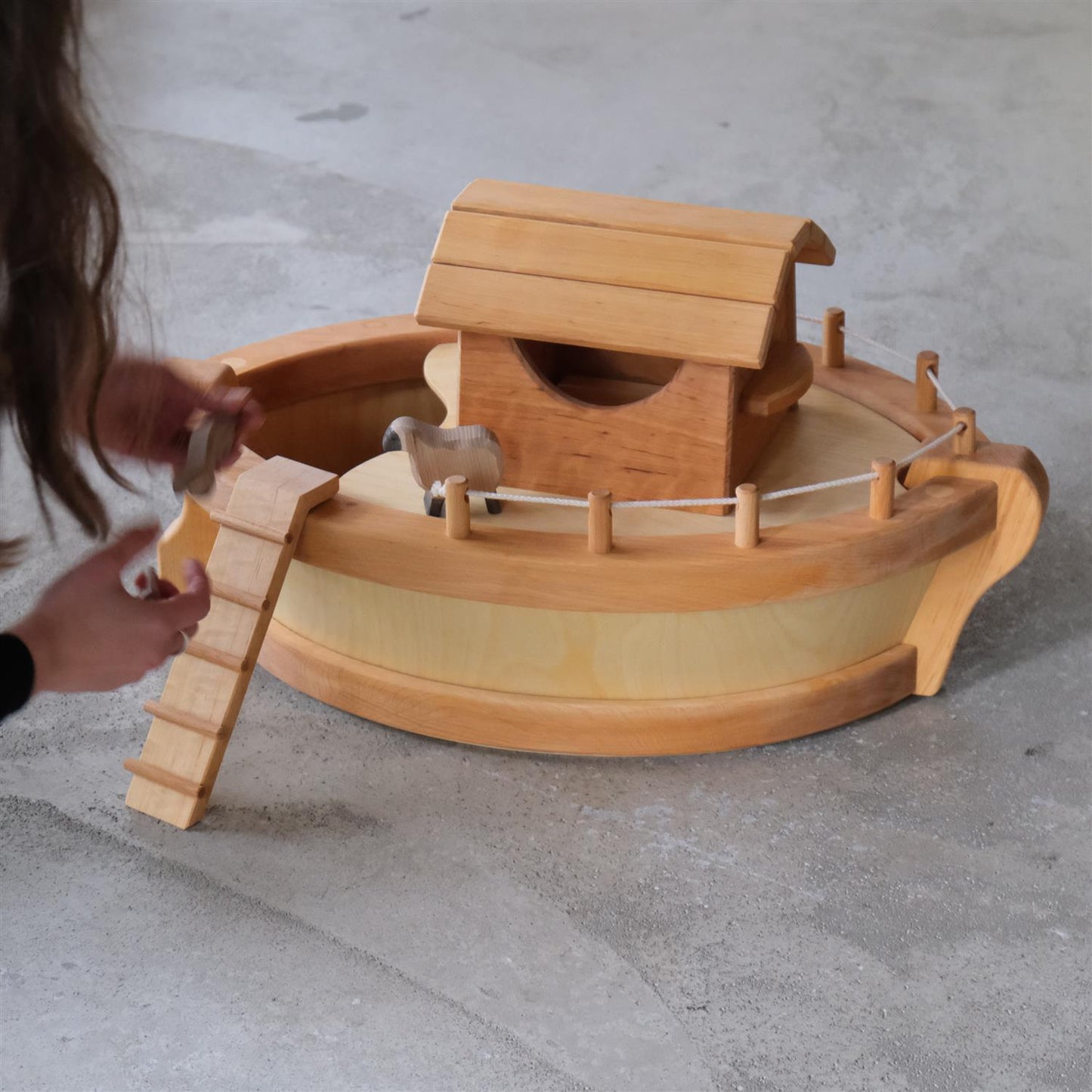 Ship`s cabin / ark house - trefigur