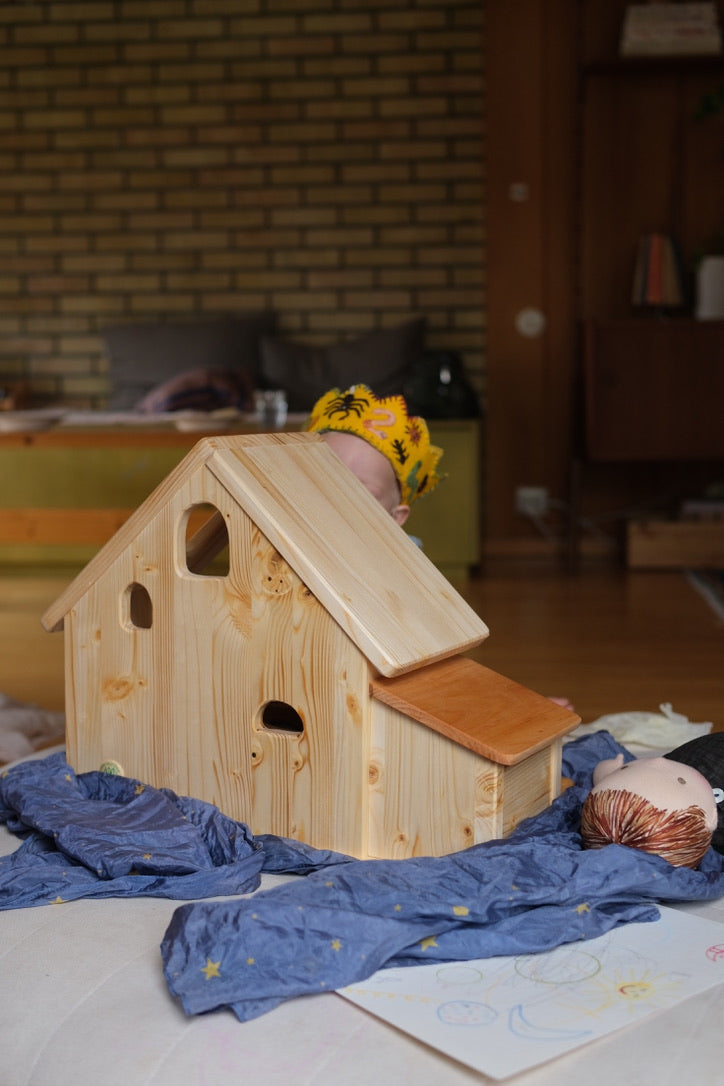 Gårdshuset med hundehus og kaninhus