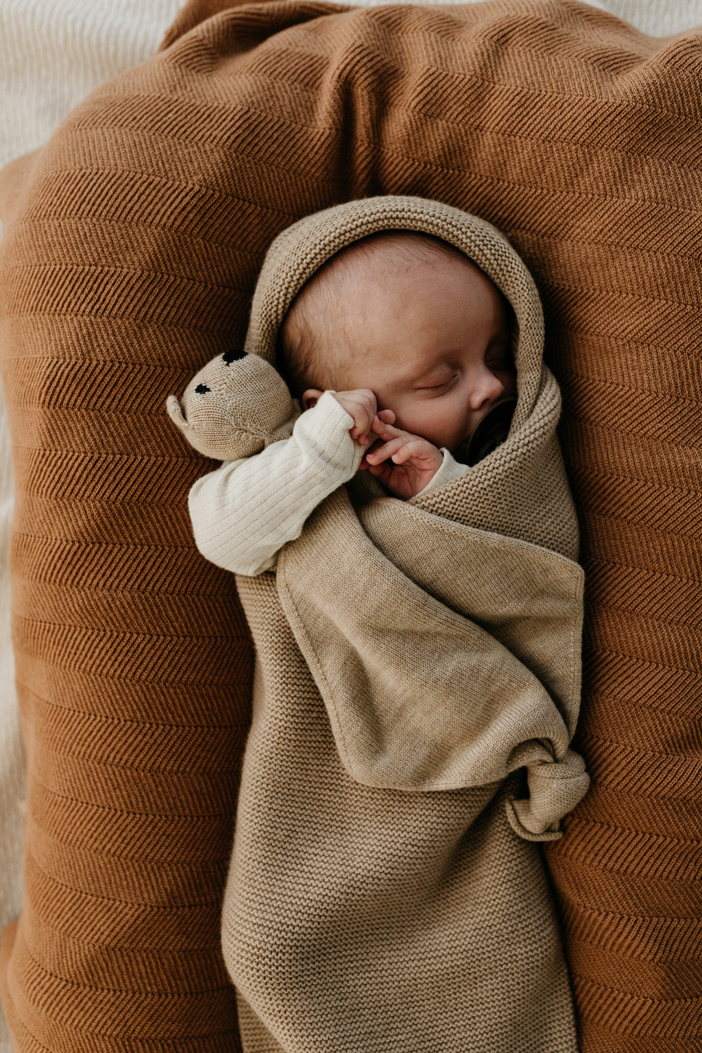 Cocoon babypose - Sand