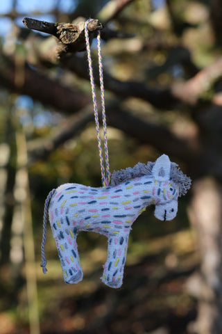 Dyrepynt i filt - håndlaget av gjenbrukt tekstil