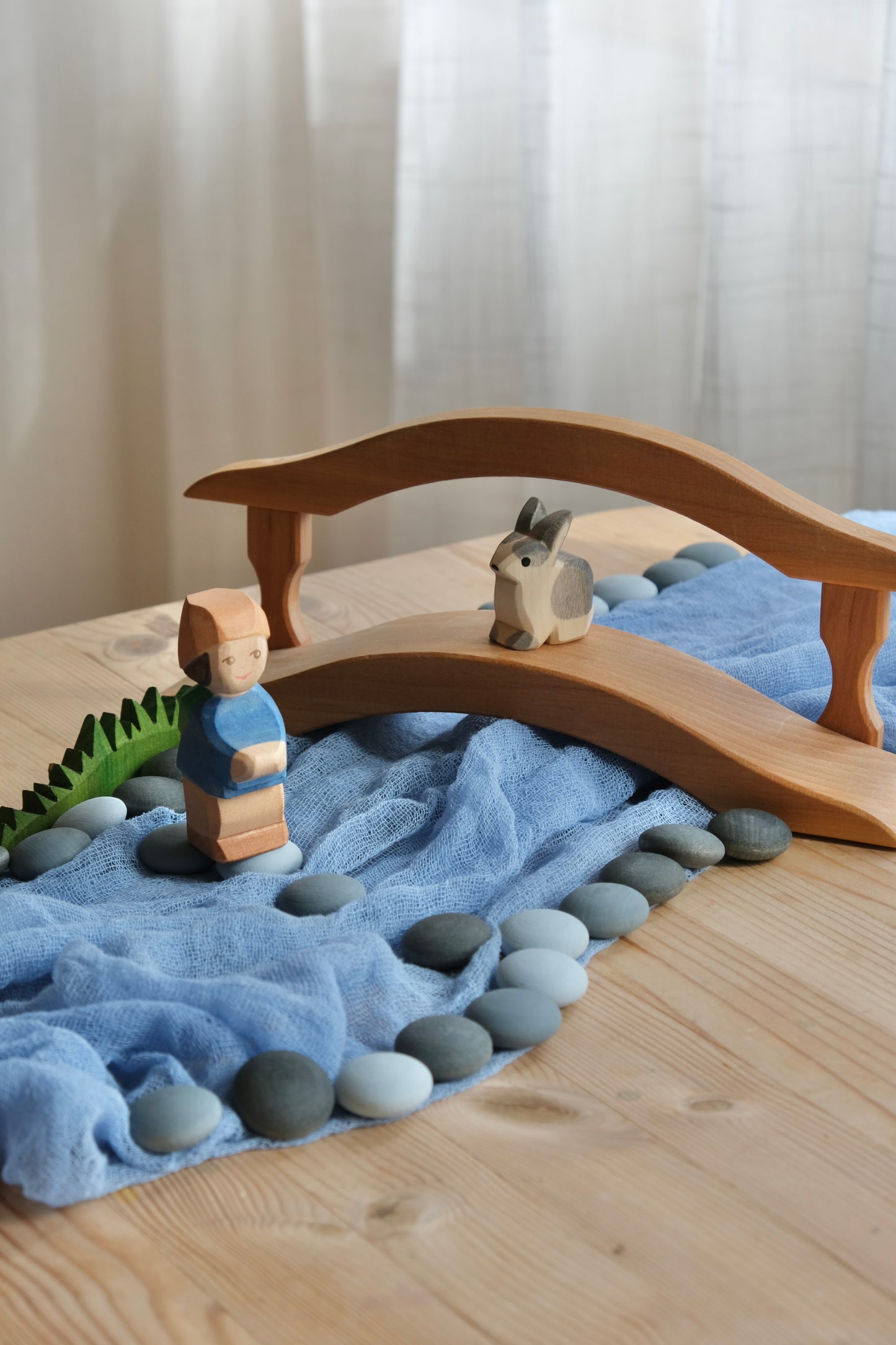 Bridge with railing - treleker
