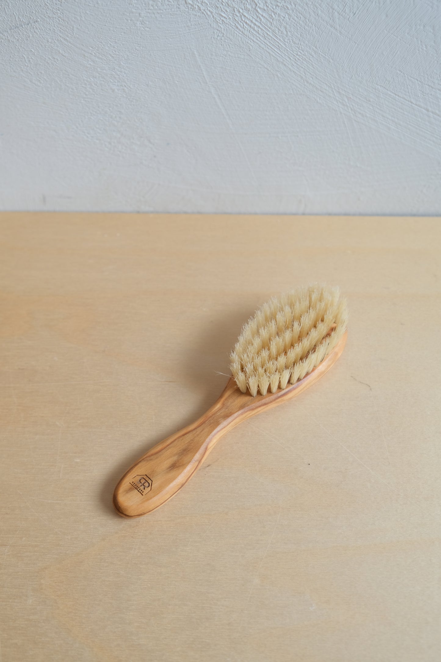 Barnebørste i oliventre