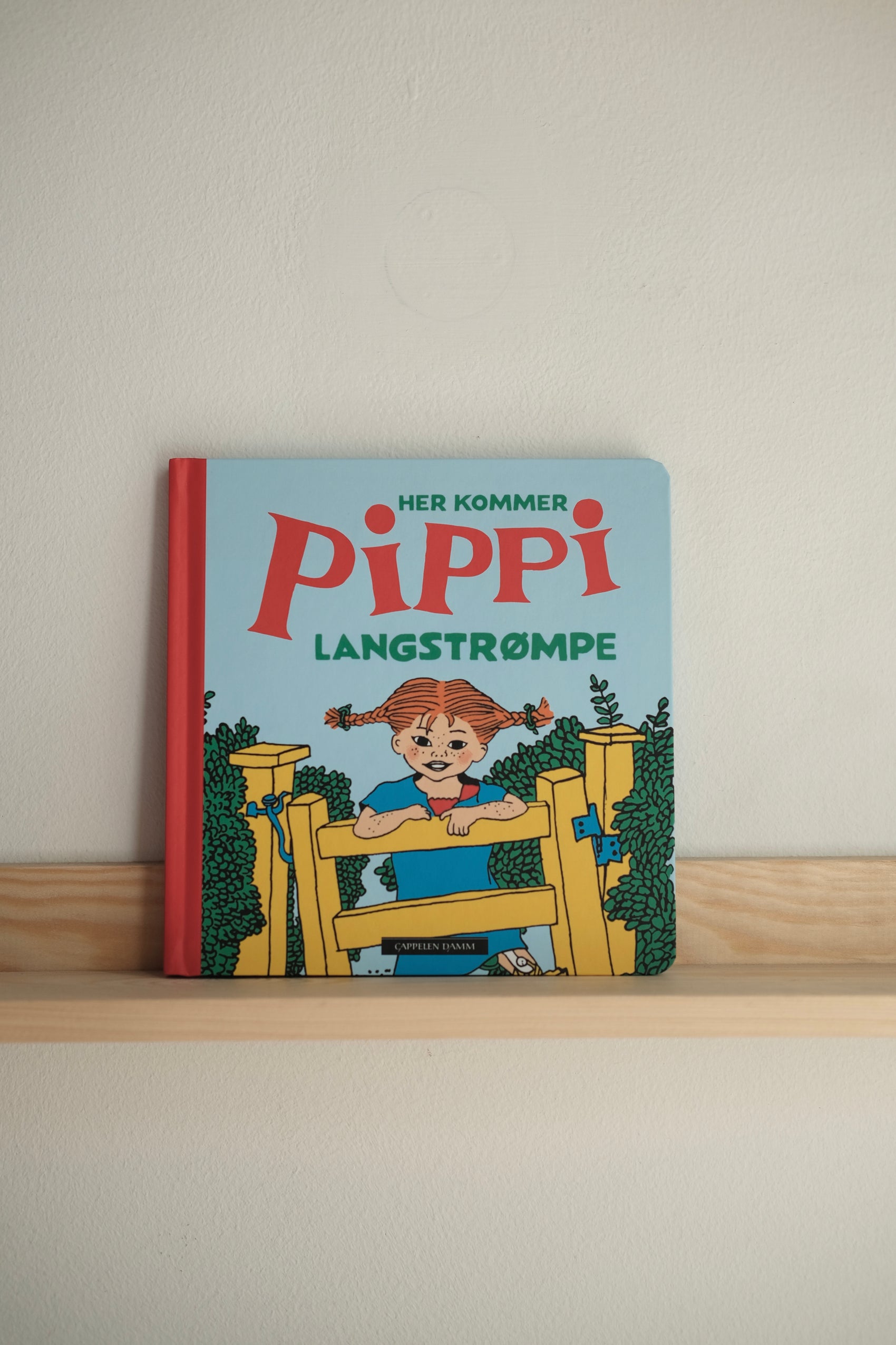 Her kommer Pippi Langstrømpe - Astrid Lindgren
