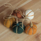 Gresskar i ull - halloweenpynt - 5 stk