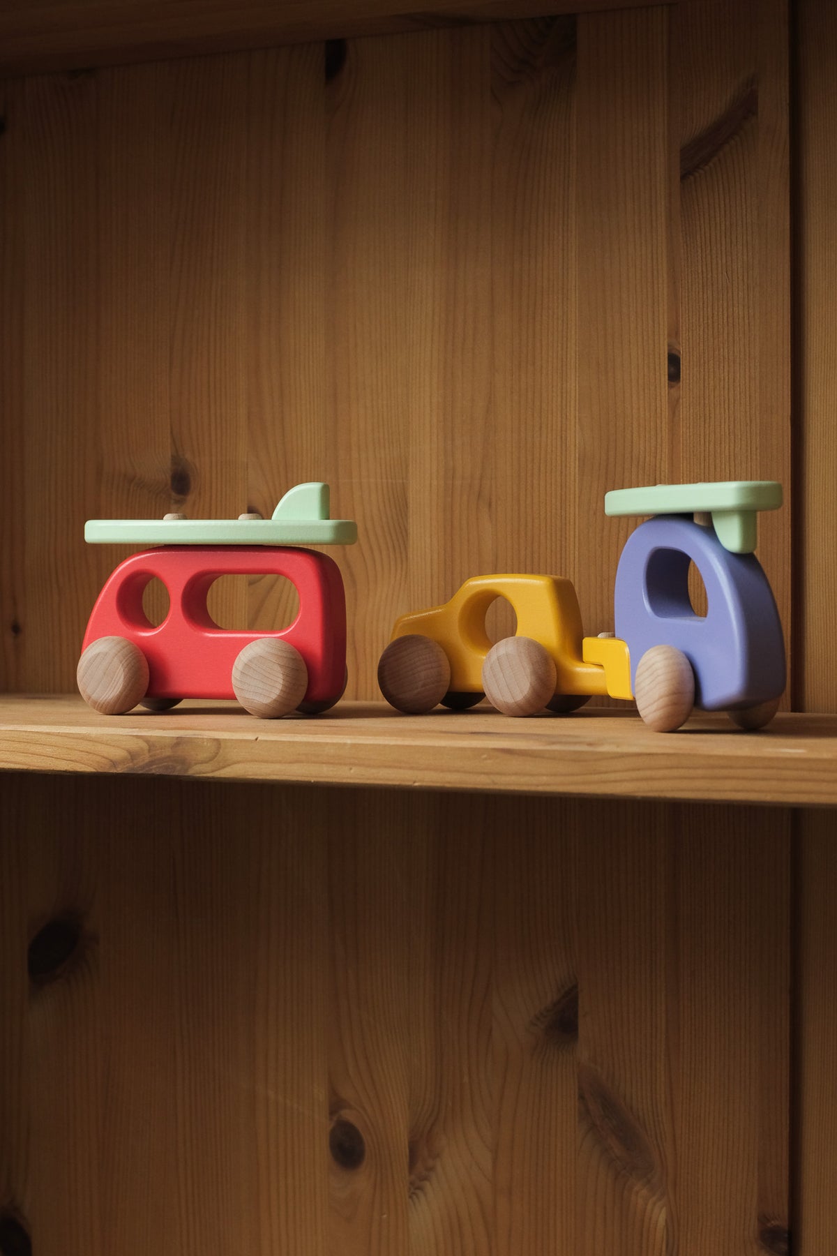 Jeep i tre med campingvogn