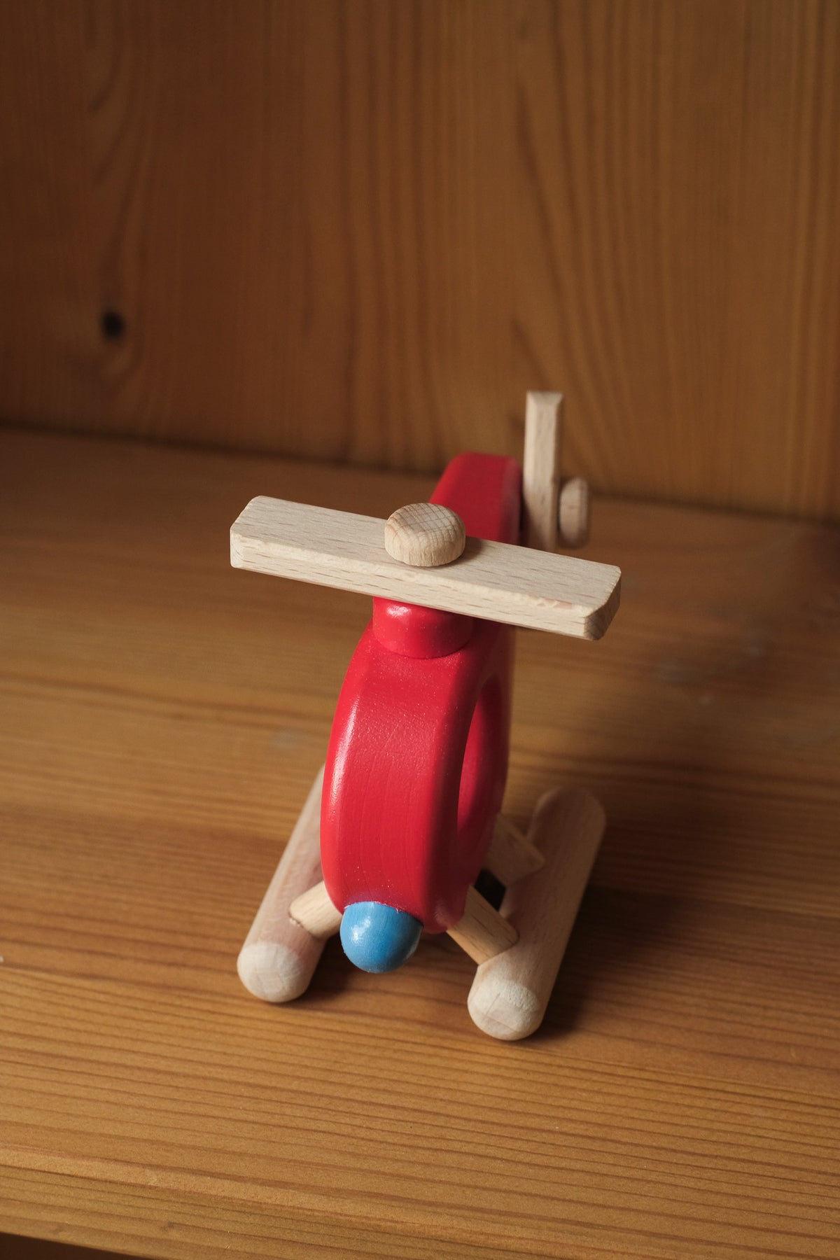Brannhelikopter med propell i tre