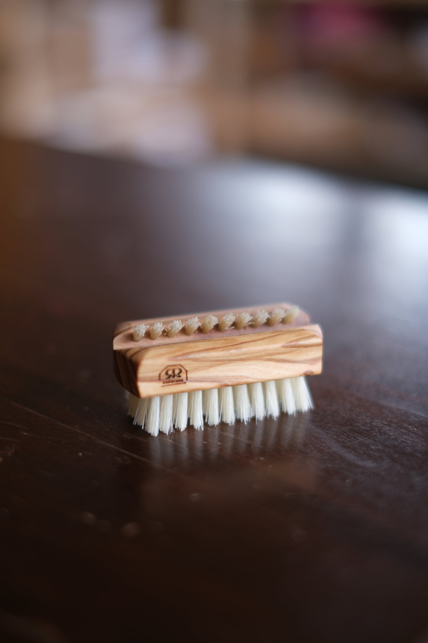 Neglebørste i oliventre