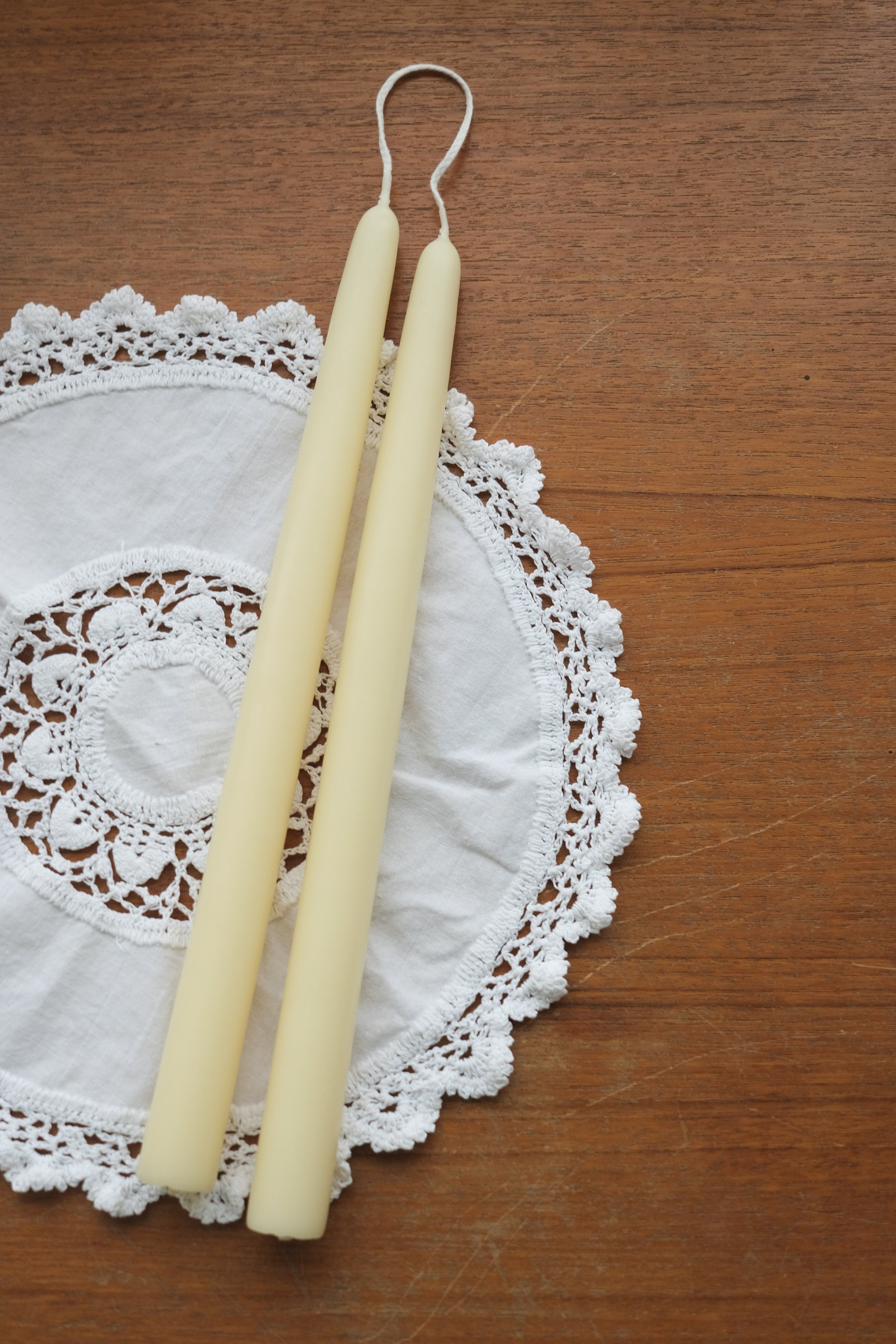 Kronelys 30cm - bleket bivoks - 2stk