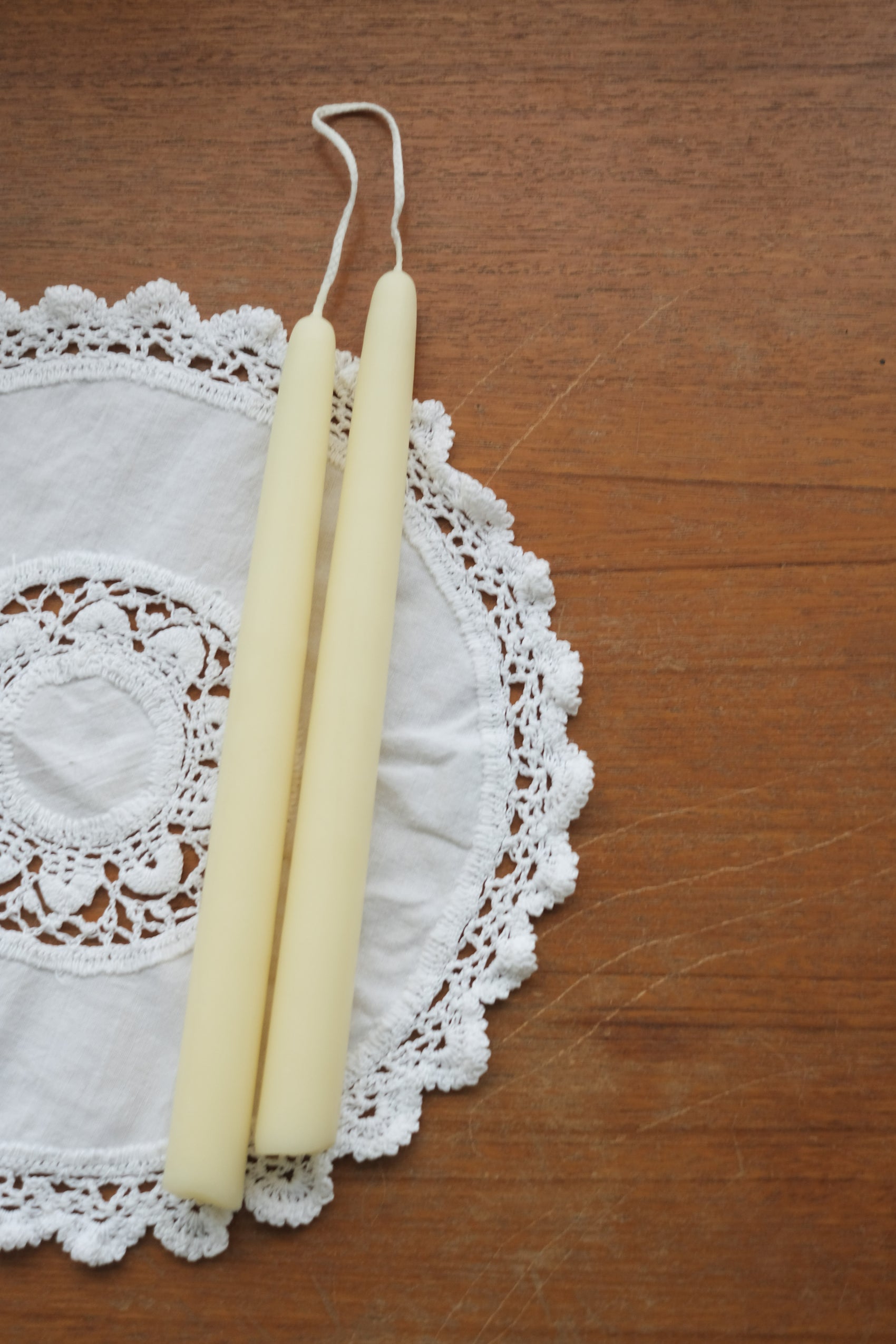 Kronelys 25cm - bleket bivoks - 2stk