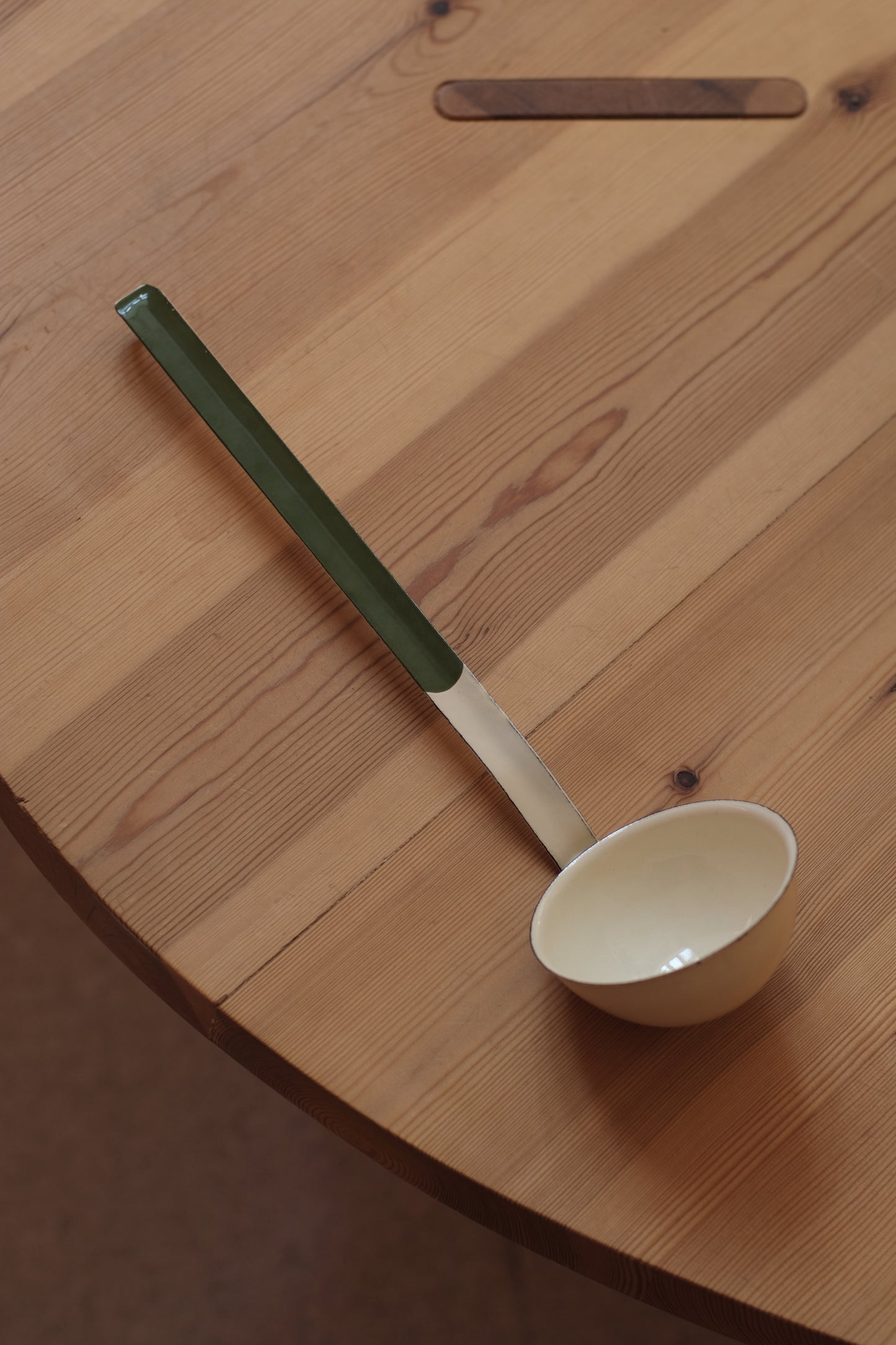 Øse - mosegrønt skaft - 35 cm
