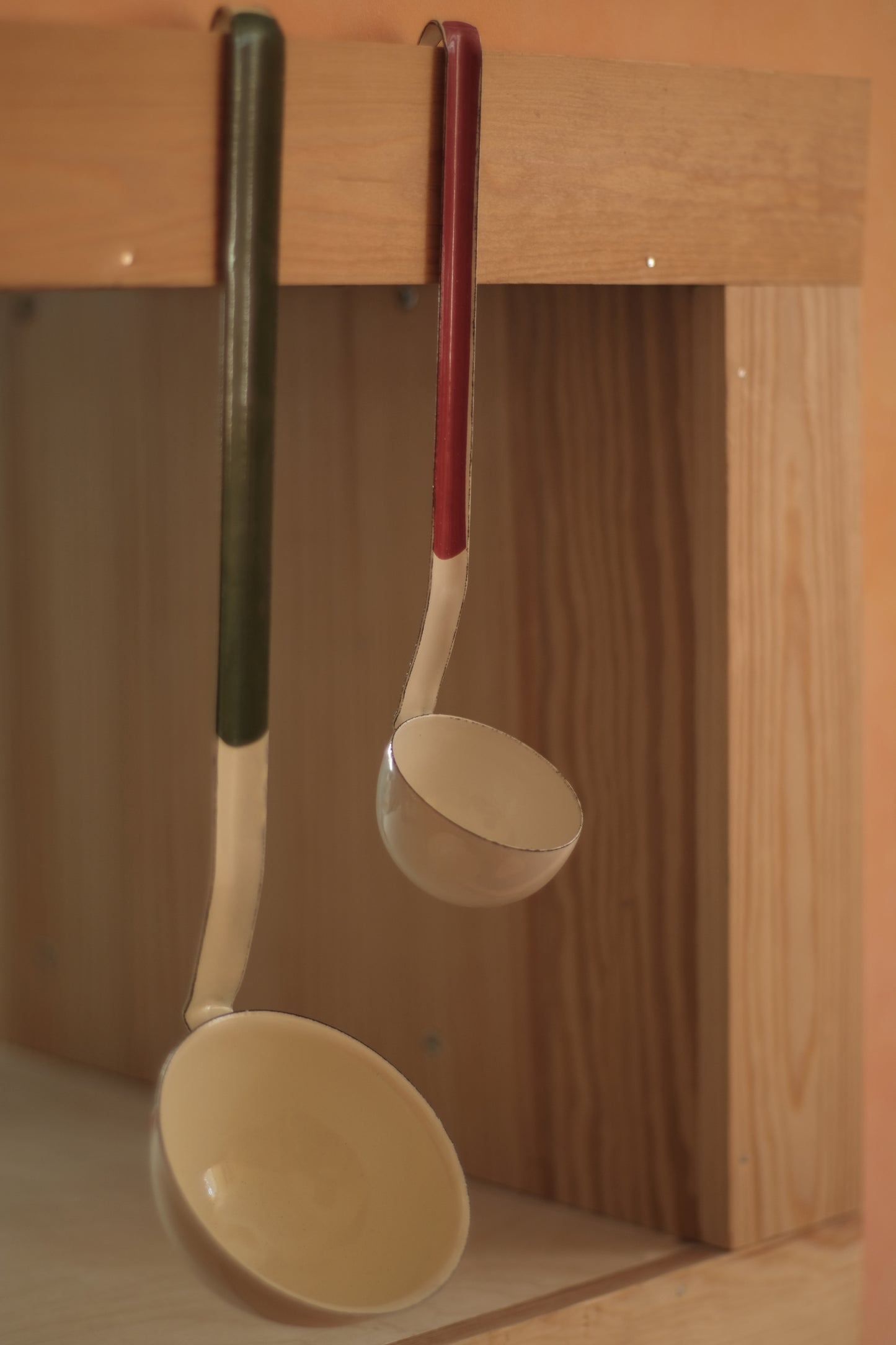 Øse - rød skaft - 26 cm