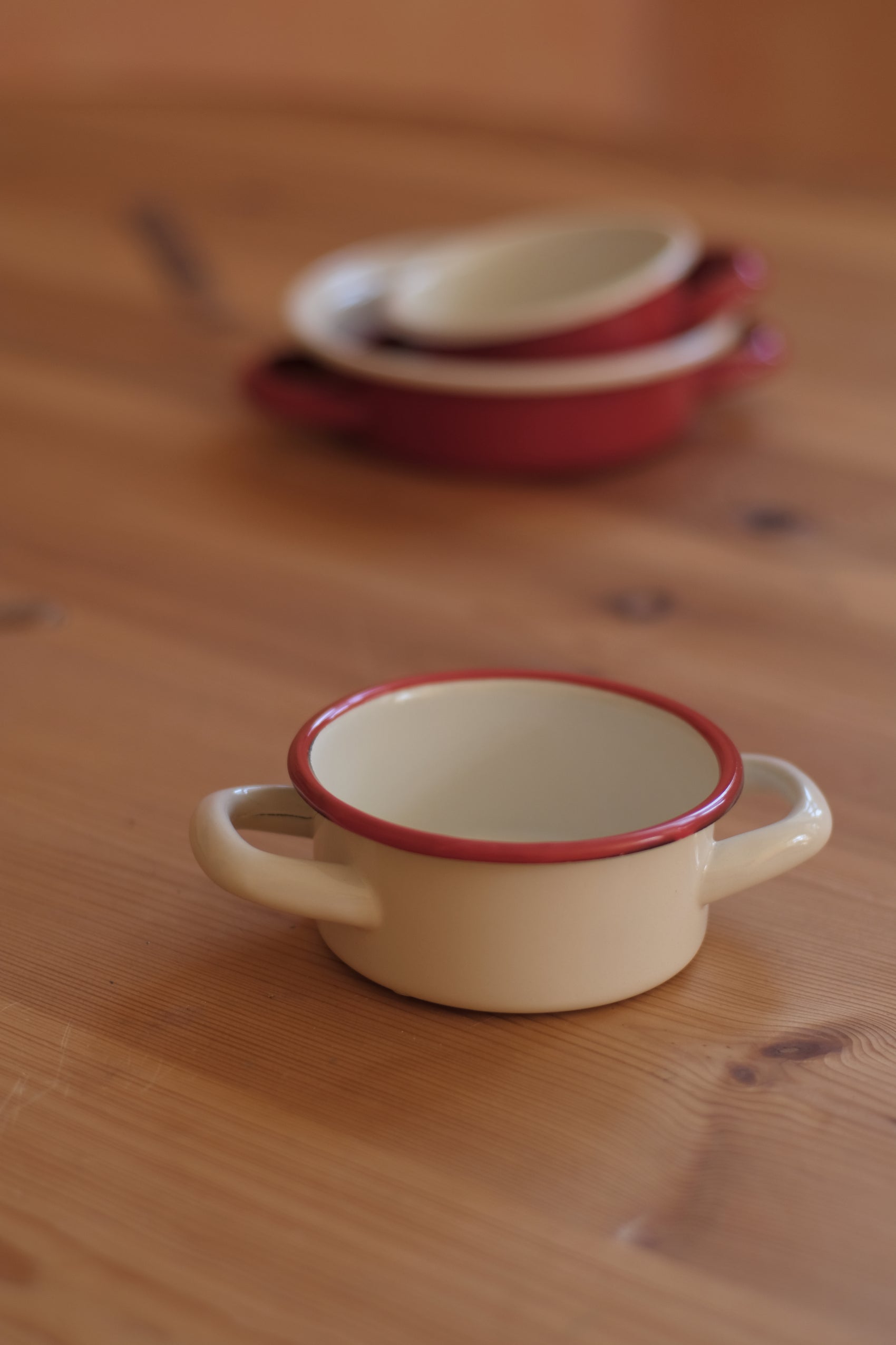 Lav gryte - rød kant - 10 cm